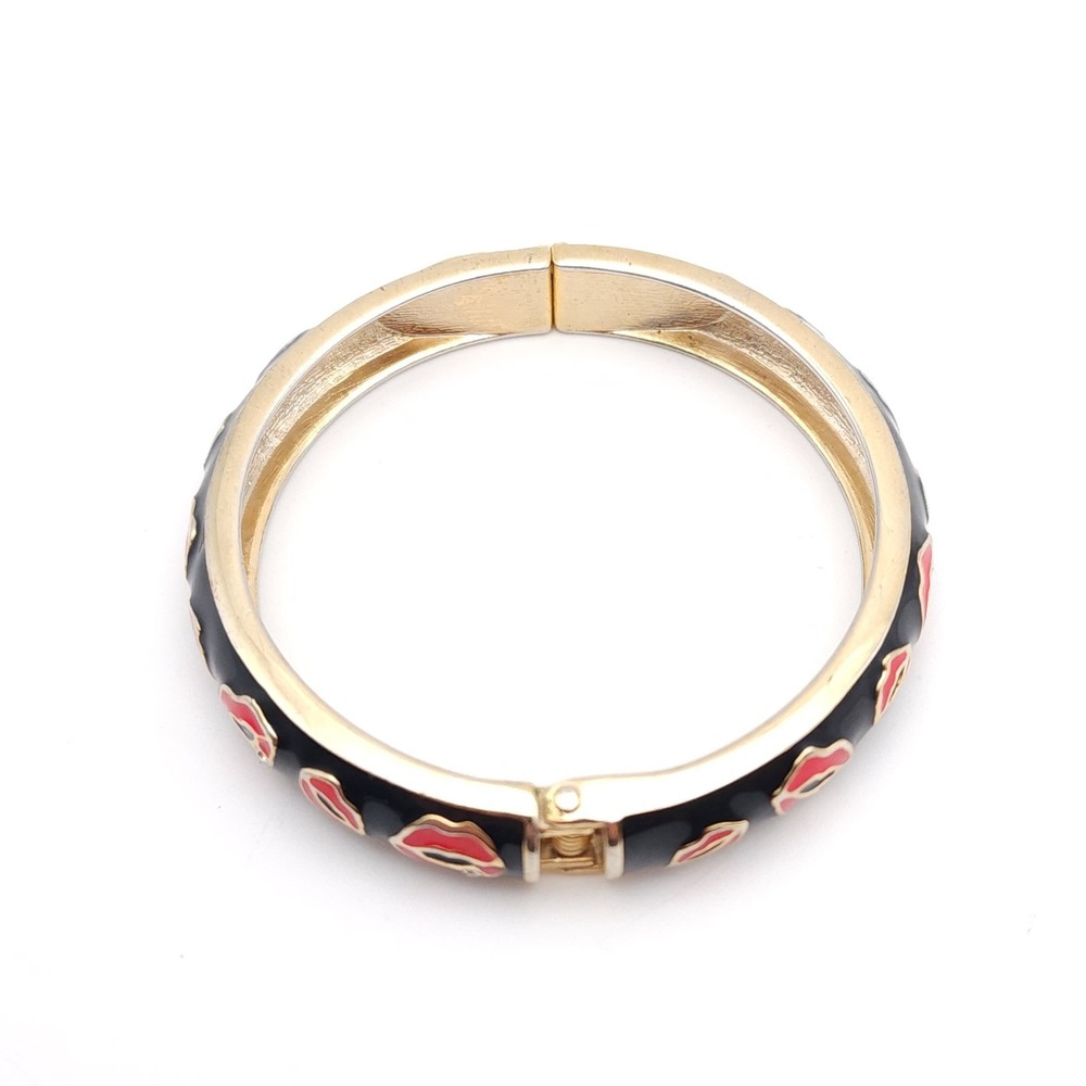 Betsey Johnson First Date Black Enamel Red Lips Hinged Bangle Bracelet 7.5in - Picture 5 of 6